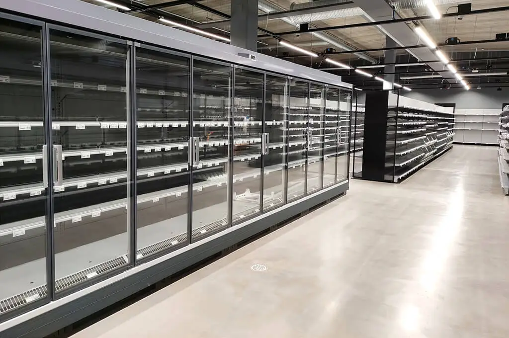 Montagedienstleistungen - Montagearbeiten bei Neueinrichtung einer Filiale - Regale und Regalsysteme